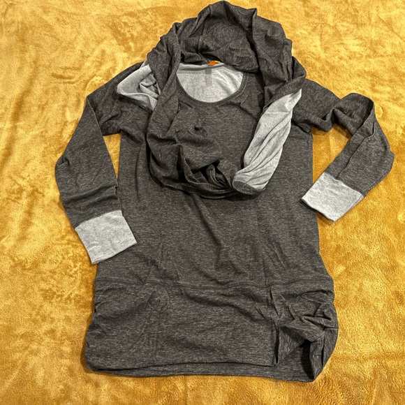 Lucy comfortable top and infinity scarf - Picture 7 of 9